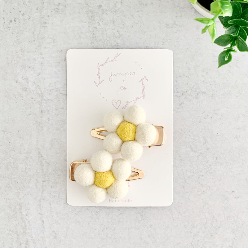JUNIPER & CO. DAISY HAIR CLIPS